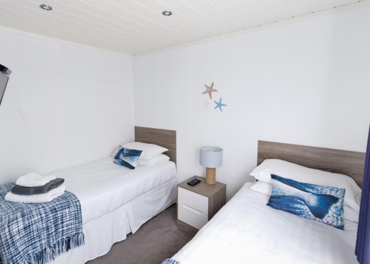 Fishguard Bay Resort Llanllawer Exterior foto