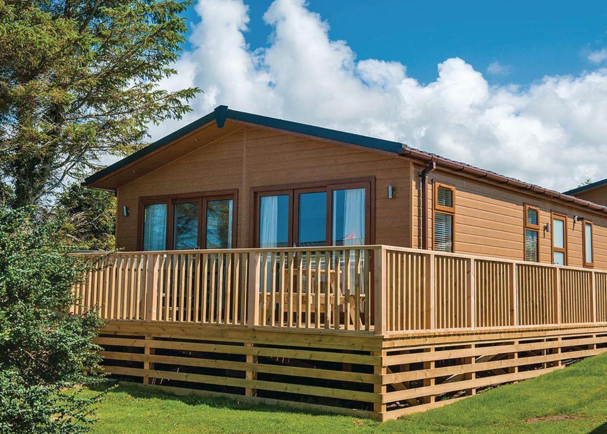 Fishguard Bay Resort Llanllawer Exterior foto
